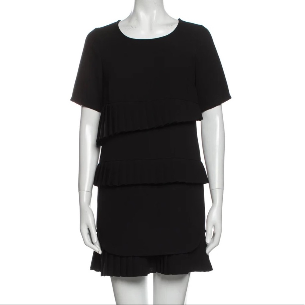 Timo Weiland short sleeve tiered pleated Shift Dress in‎ black round neck